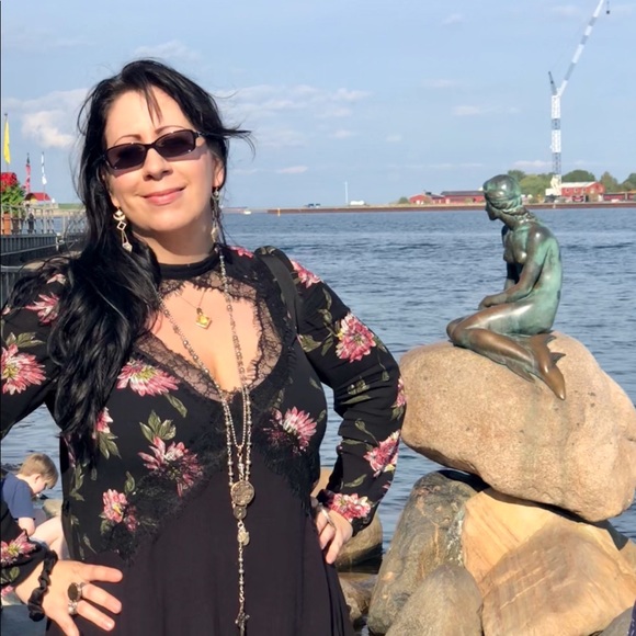 Meet your Posher, Andrianna - Picture 6 of 7